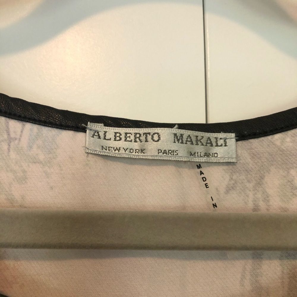 Alberto Makali Abstract Laser Cut Blouse Medium - Picture 6 of 10